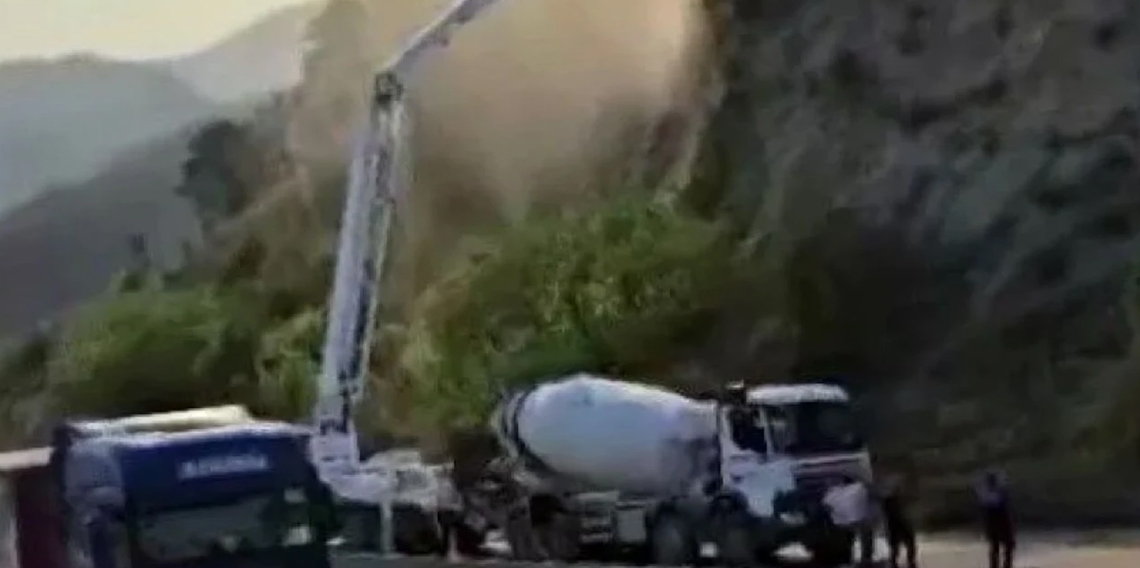 Beton mikseri ve TOMA ile alevlere karşı mücadele