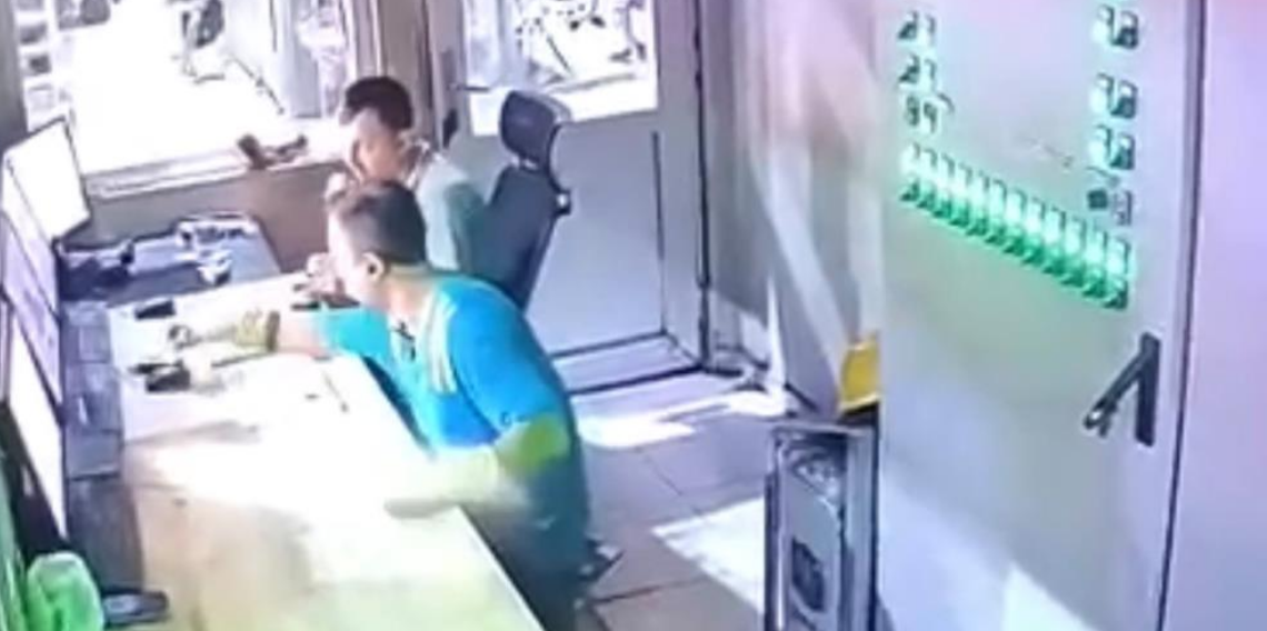 Demir çelik fabrikasındaki patlama anı kamerada