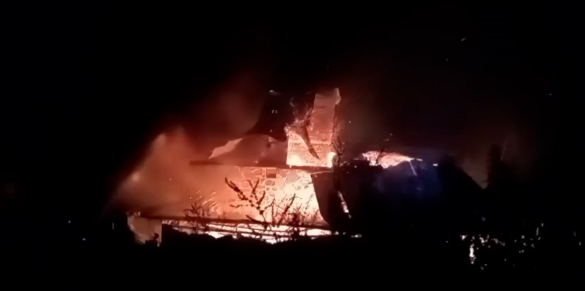 Rize Pokut Yaylası'nda gece yangını! Bir işletme tamamen kül oldu
