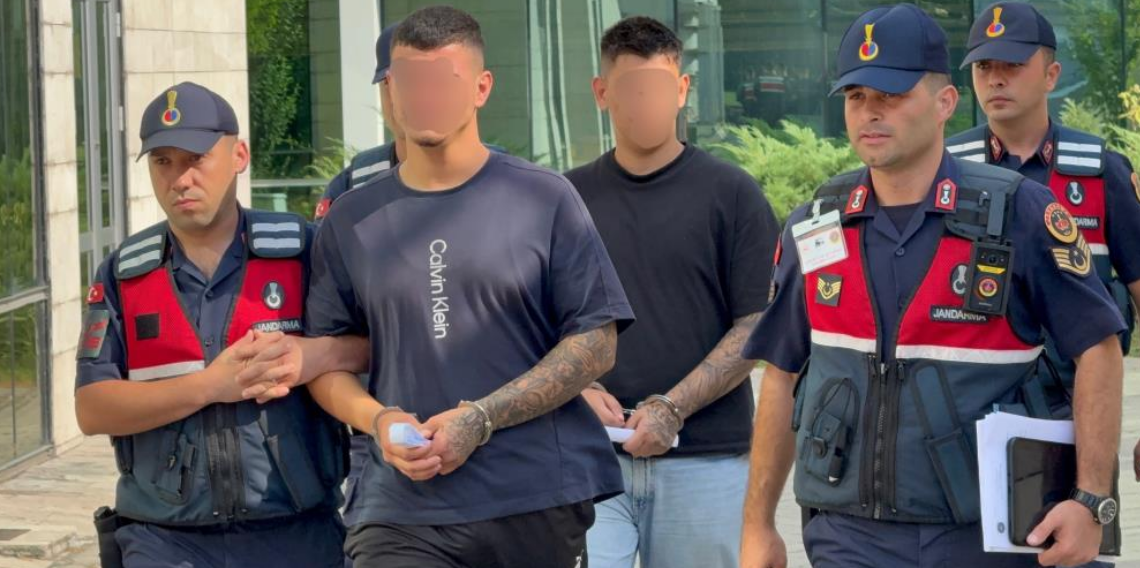 14 bin liralık borç nedeniyle kaçırdıkları genci darbedip hastane yakınına terk eden 2 kişi tutuklandı
