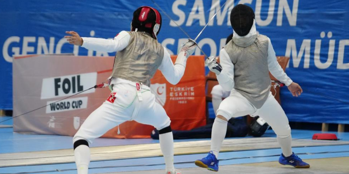 Yıldızlar ve Gençler Flöre Dünya Kupası'nda sporcular, kılıçlarını Samsun'da sallıyor