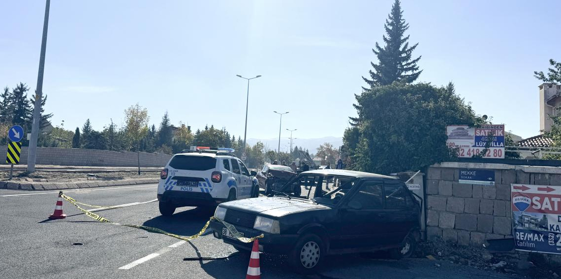 Kayseri'de iki otomobil çarpıştı: 1 ölü, 3 yaralı