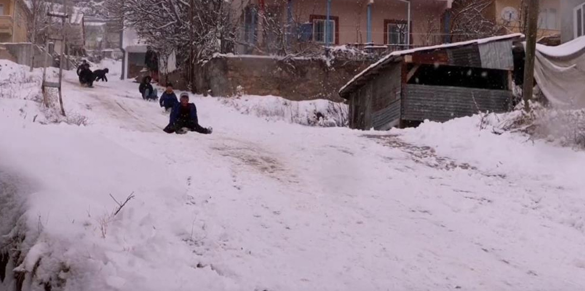 Giresun’da çocuklar kar tatilinin tadını çıkardı