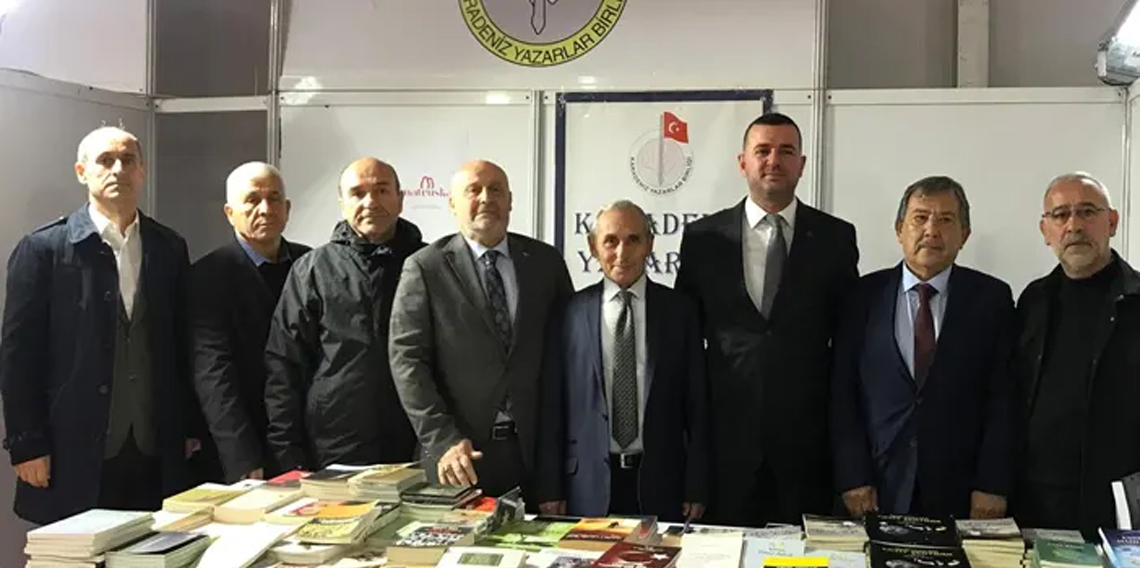 MHP Trabzon İl Başkanı Sivrikaya’dan kitap fuarına ziyaret!