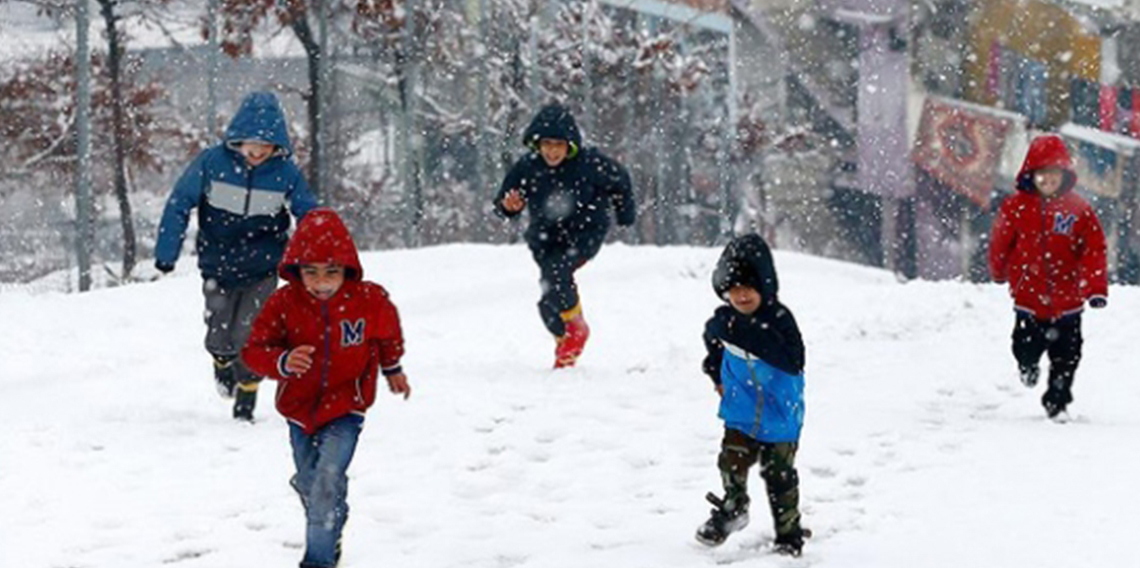 Sevinin çocuklar okullar tatil...