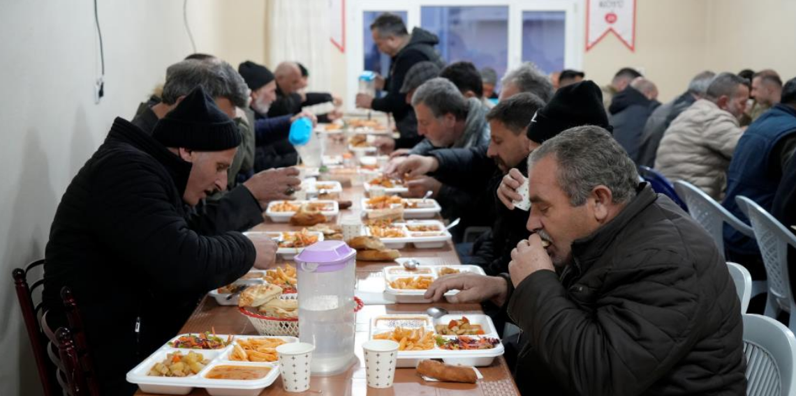 Gümüşhane-Bayburt Karayolunda İftar Sofrası