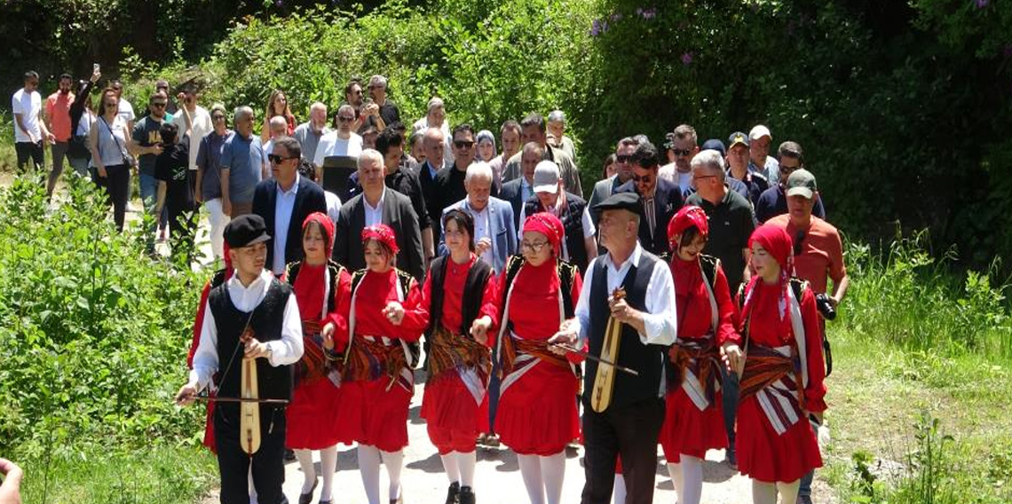 Giresun’da kemençe ile çay hasat şenliği 