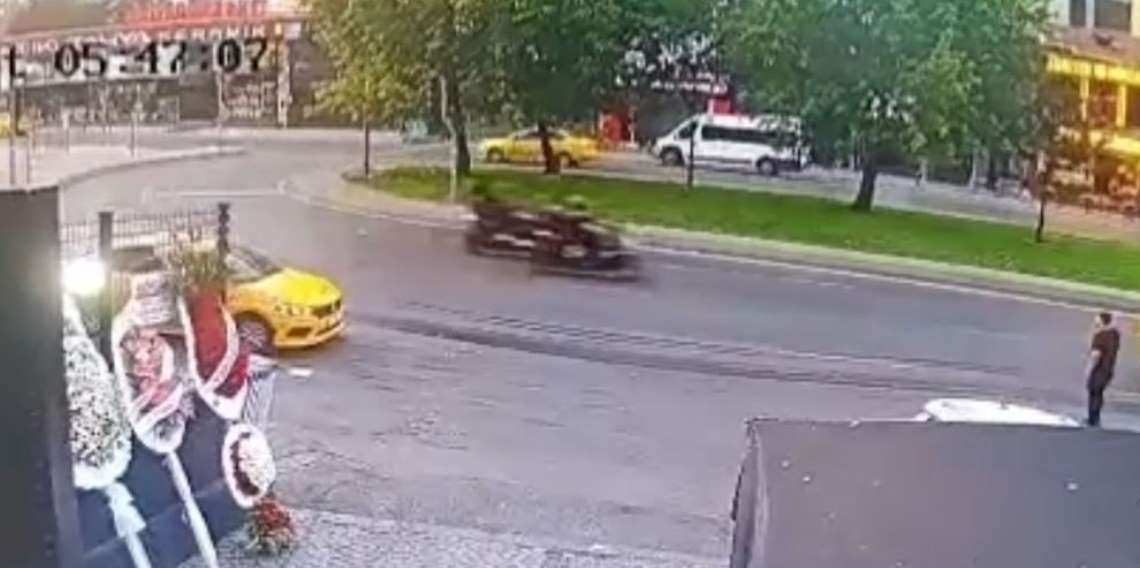 Beyoğlu’nda iş yerine silahlı saldırı güvenlik kamerasında: 1 tutuklama