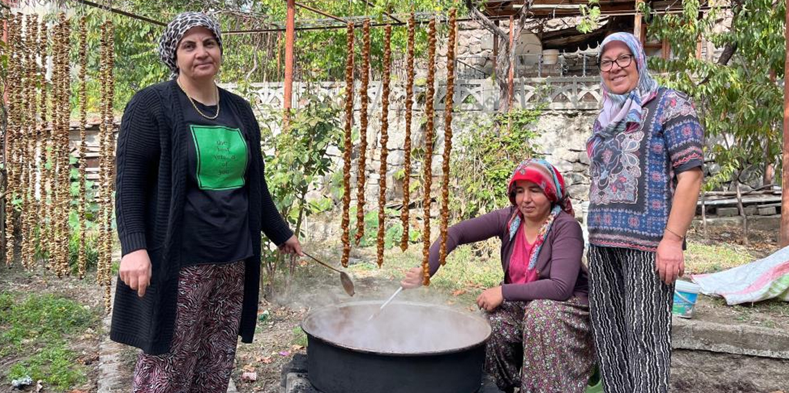 Oğuzlar'da cevizli sucuk mesaisi başladı