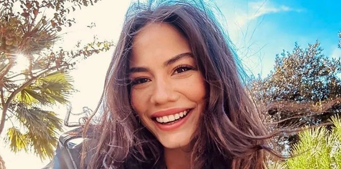 Demet Özdemir’e Altın 61’de “Yılın İlham Veren Kadın Oyuncu” Ödülü