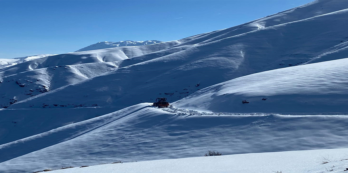 Sason'da kardan kapanan köy yolları ulaşıma açıldı