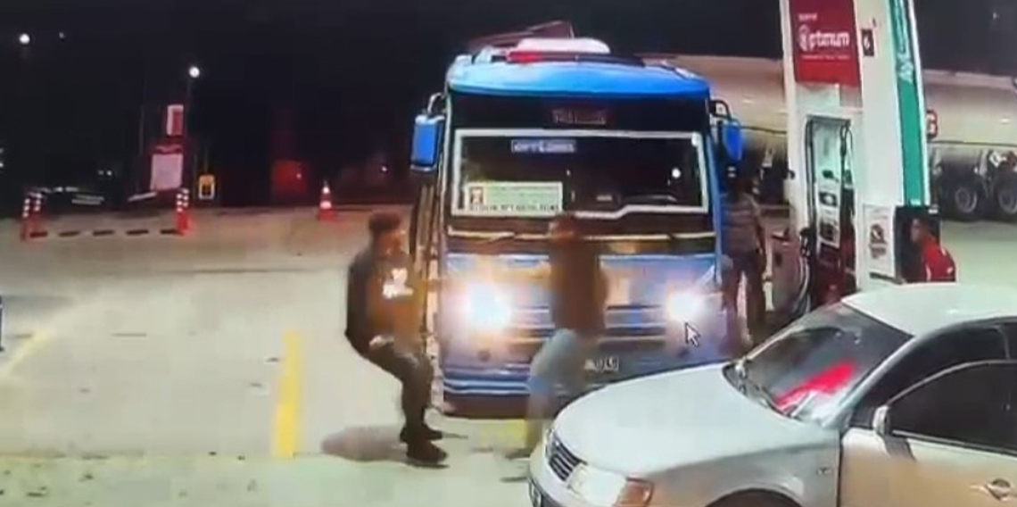 Sürücülerin güzergah kavgası kamerada