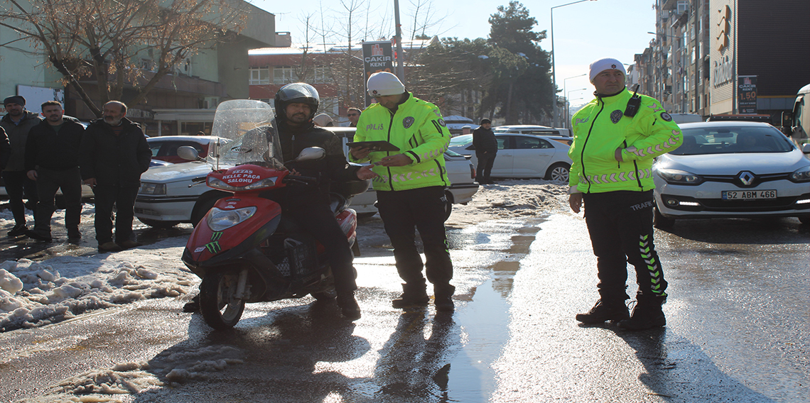 Ordu'da kar yağışı sonrası trafik denetimi