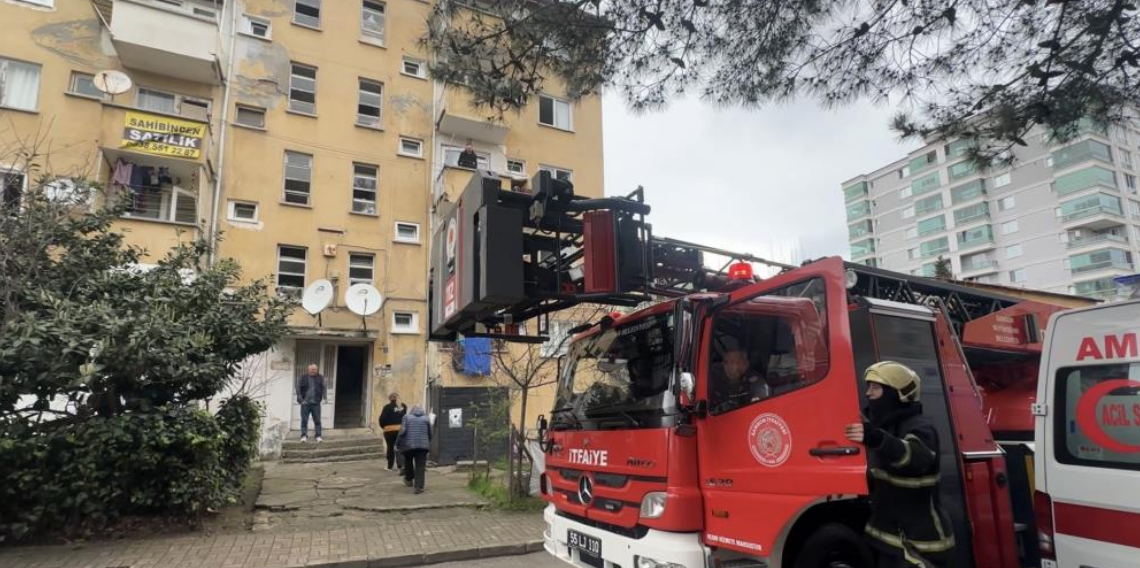 Samsun’da 3 Yaşındaki Çocuğun Oyunu Ev Yangınına Yol Açtı, 3 Kişi Dumandan Etkilendi