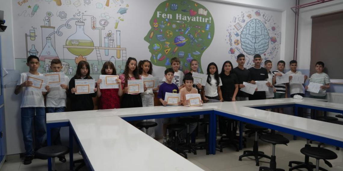 Samsun'da 13 ikiz öğrencinin karne heyecanı