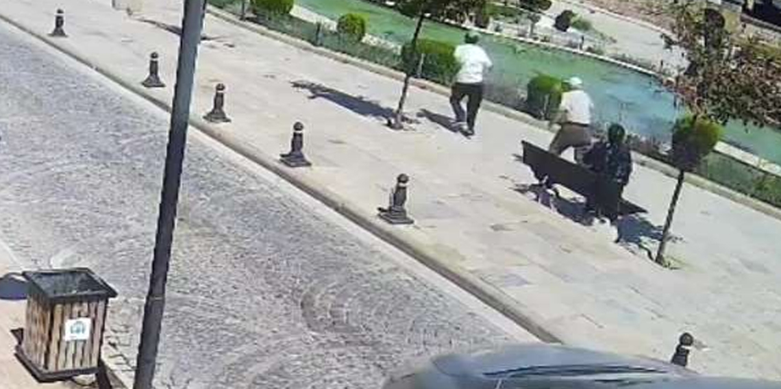 Telefon dolandırıcısı, yaşlı kadının paralarını alıp kaçtı