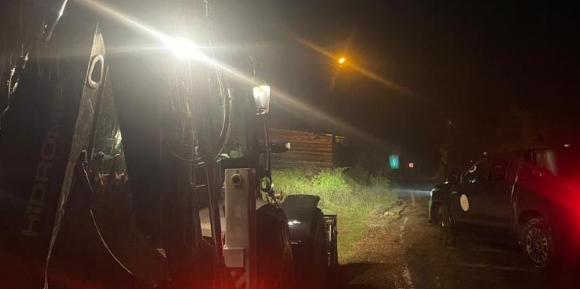 Artvin-Şavşat karayolunda heyelan: Yol ulaşıma kapandı