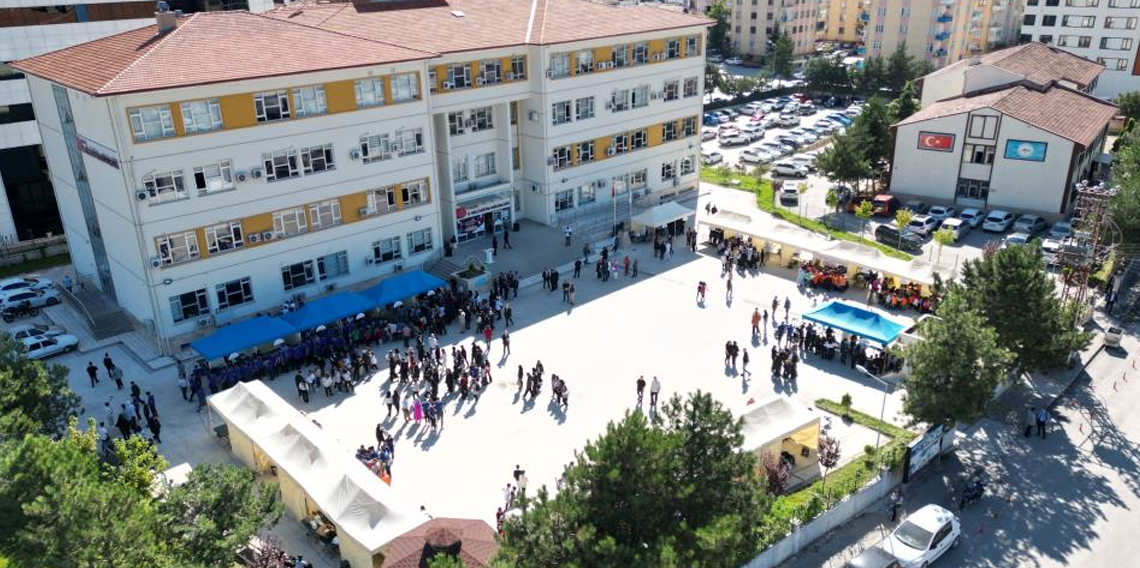 Tokat’ta 3 gün sürecek ‘Bilişim Şenliği’ kapılarını ziyaretçilerine açtı