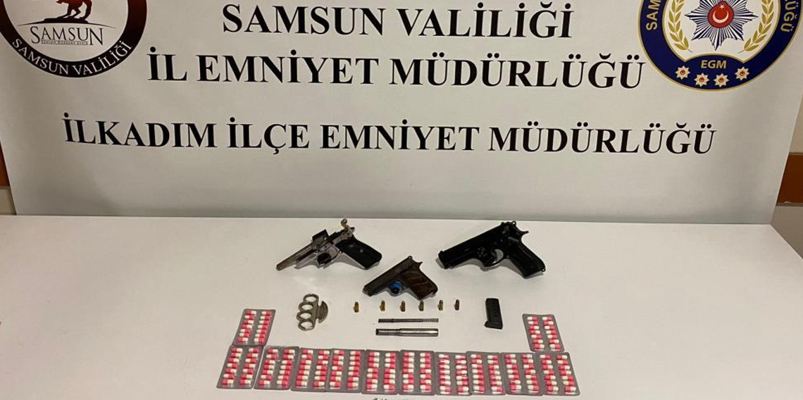 Samsun'da polis tarafından silah ve uyuşturucu ele geçirildi