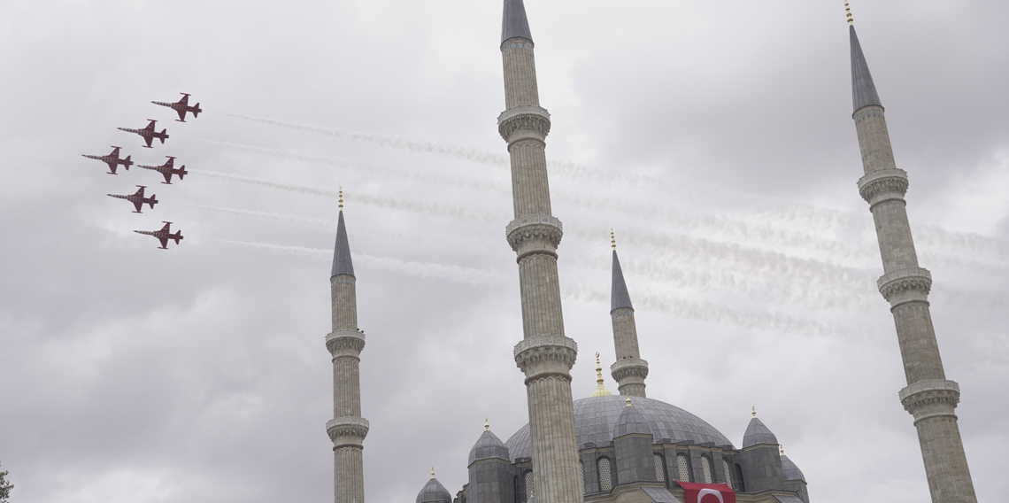 Türk Yıldızları Edirne’de nefes kesti