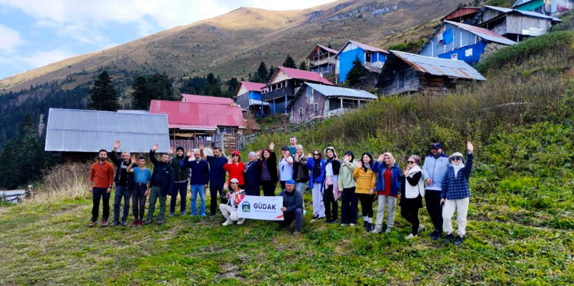 Sonbaharın renkleri rotayı değiştirdi: 2 bin metreye çıktılar