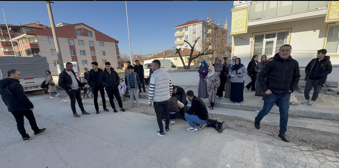 Tokat'ta kaldırıma çıkmakta geç kalan yayaya kamyonet çarptı