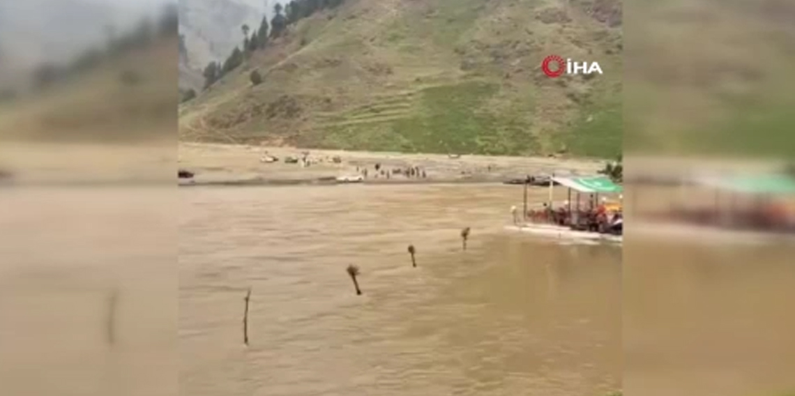 Pakistan’da turistleri taşıyan tekne alabora oldu: 7 ölü