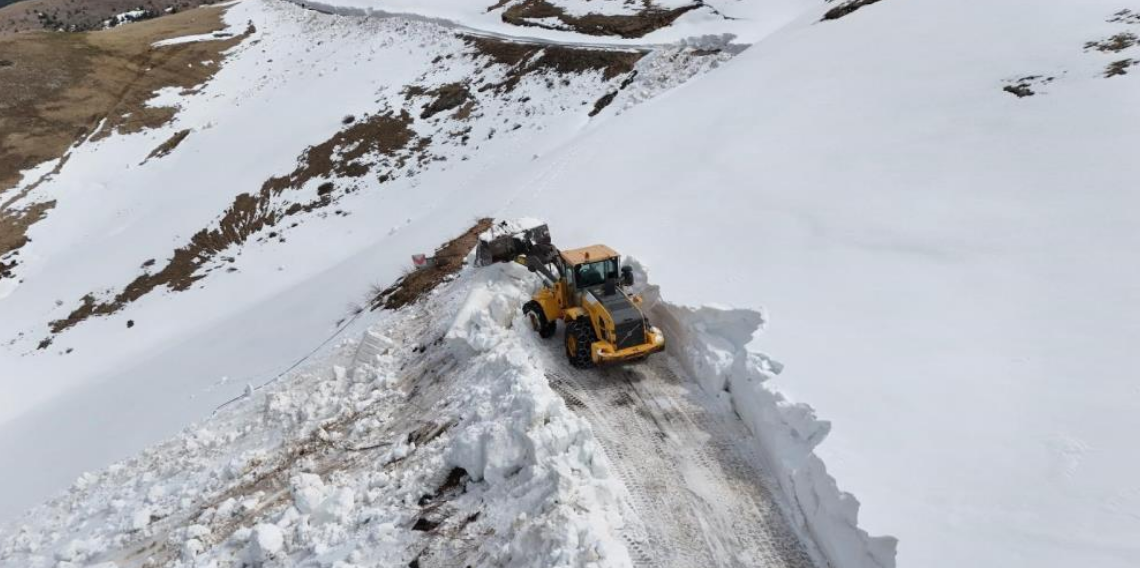 Ordu’nun zirvelerinde nisan sürprizi. Kar kalınlığı 4 metreye ulaştı