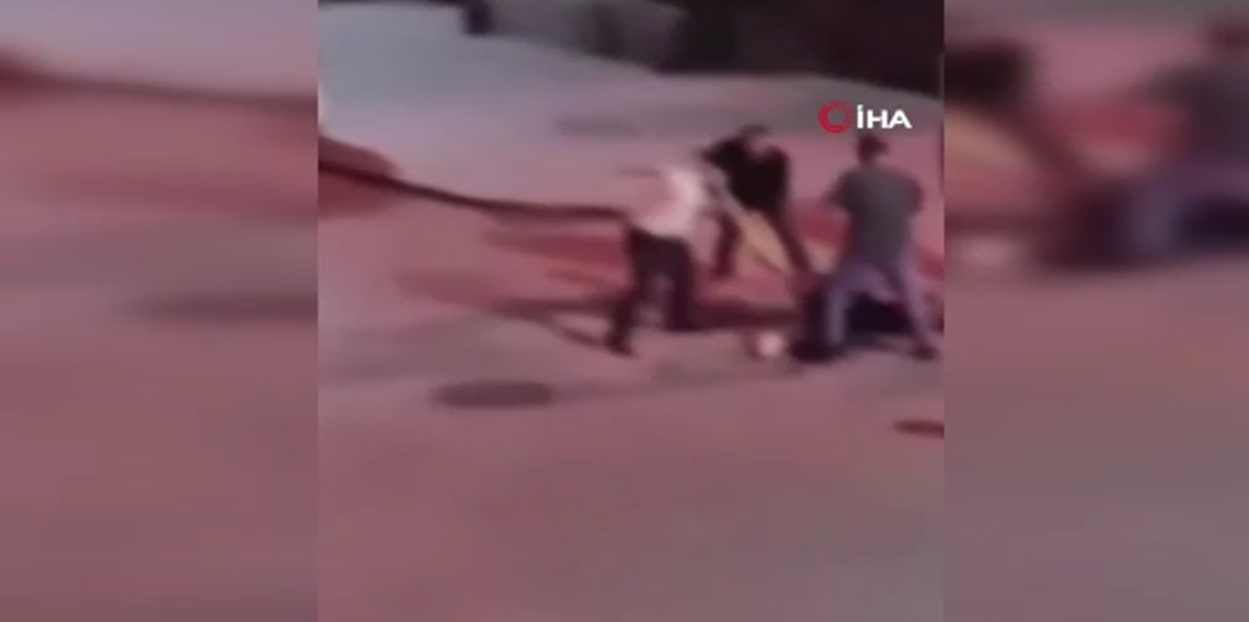 7 kişi bir adamı dövdüler: O anlar kamerada