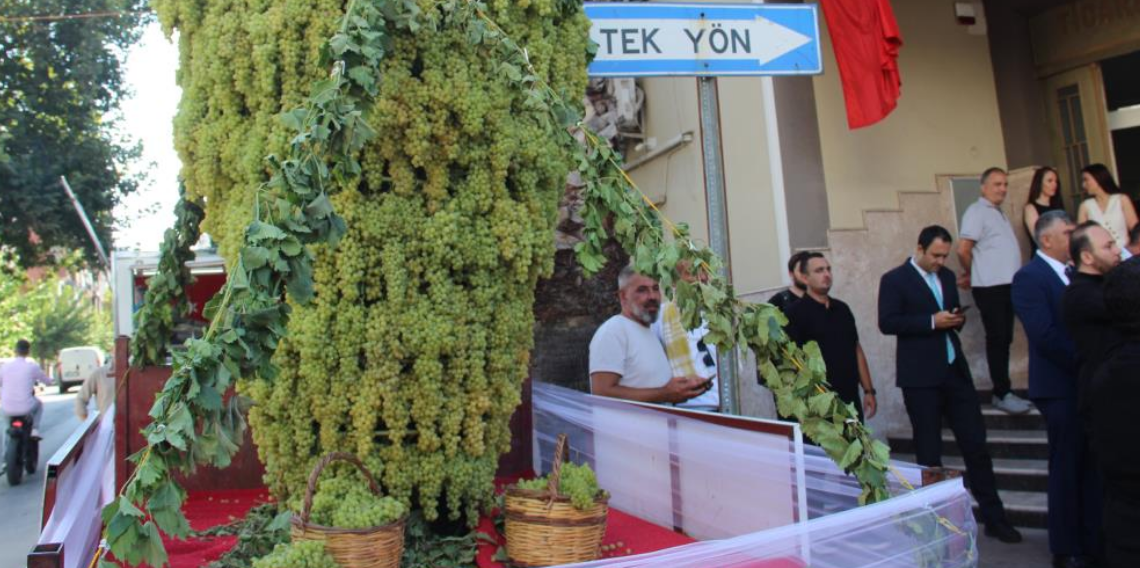 İlk kuru üzüm 4 bin TL'den satıldı, üretici asıl fiyatı bekliyor