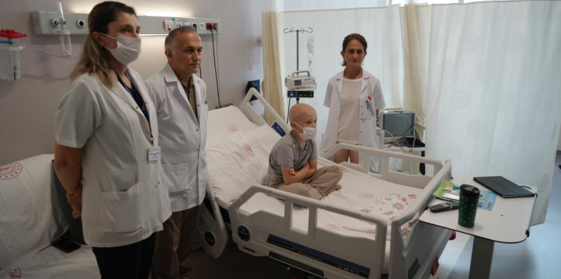 Samsun'da 7 yaşındaki çocuğun 30 santimlik tümörü kemoterapiyle küçültüldü, başarıyla ameliyat edildi