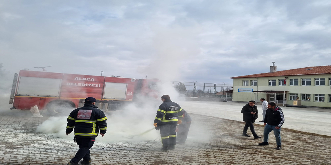 Alaca Belediyesi’nden öğrencilere yangın eğitimi