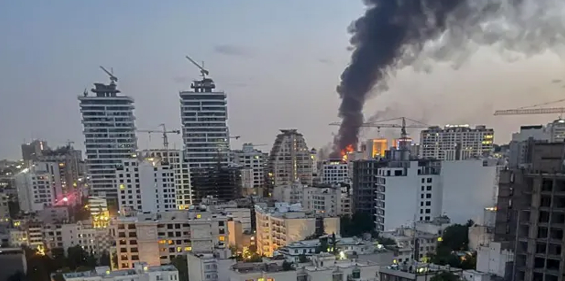 Tahran'dan dumanlar yükseliyor