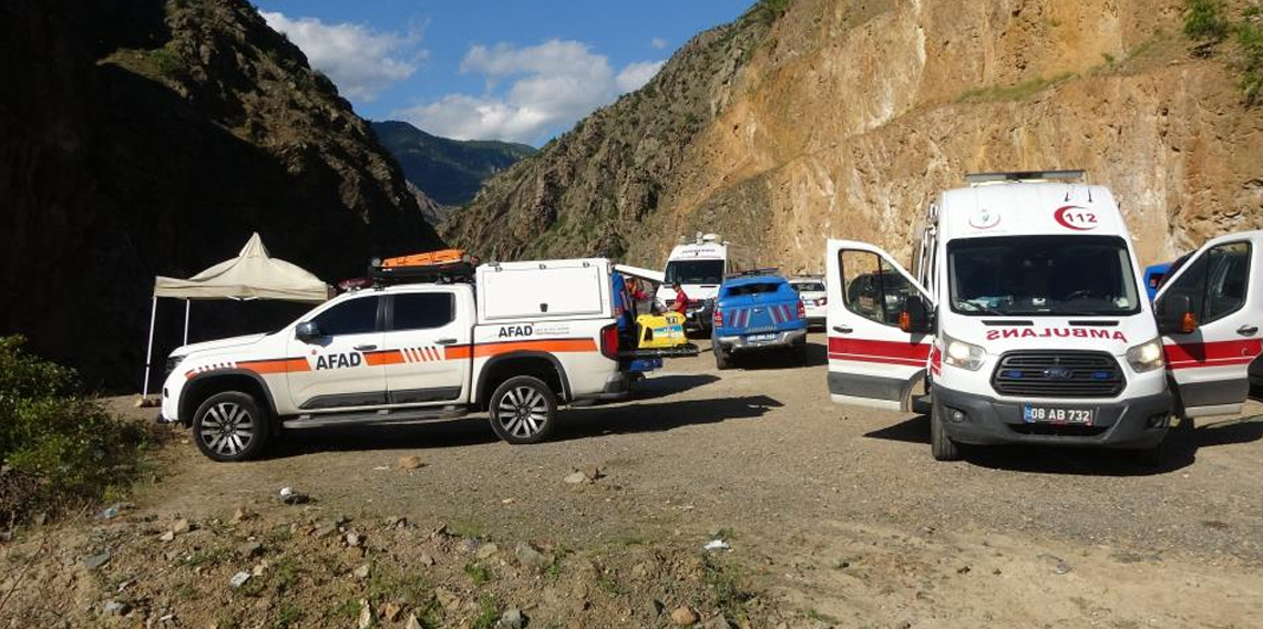 Artvin'de dereye uçan kamyondaki kayıp şahsın cansız bedenine 14 gün sonra ulaşıldı