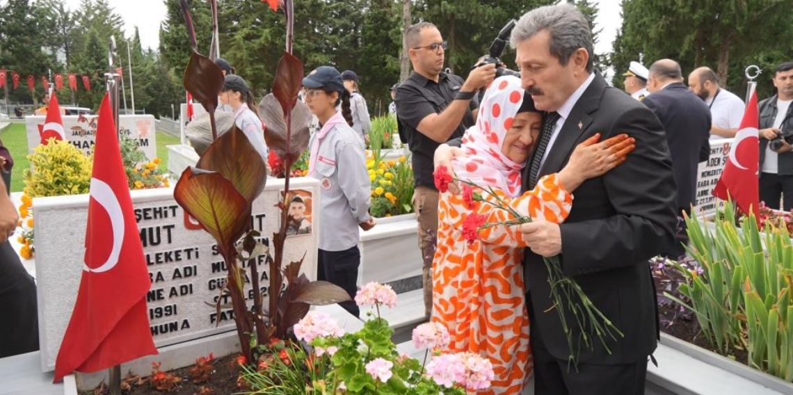 Samsun'da 30 Ağustos şehitlik ziyaretinde hüzünlü anlar
