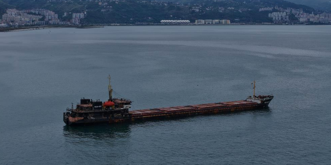 Savaşın izlerini taşıyan VOLGA-4007 isimli gemi Trabzon açıklarında