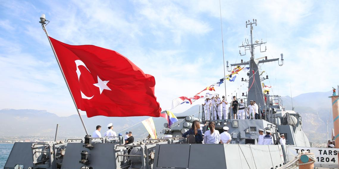 TCG Tarsus gemisi ve TCSG-304 botu Hatay'da ziyarete açıldı