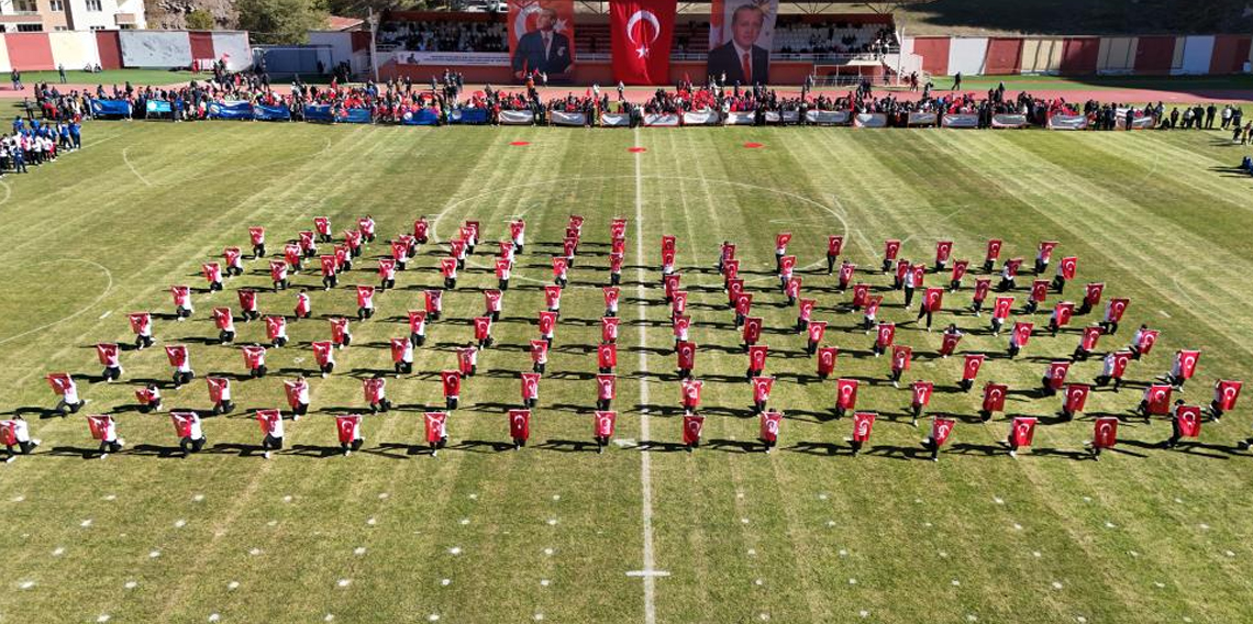 Cumhuriyet Bayramı Gümüşhane'de coşkuyla kutlandı