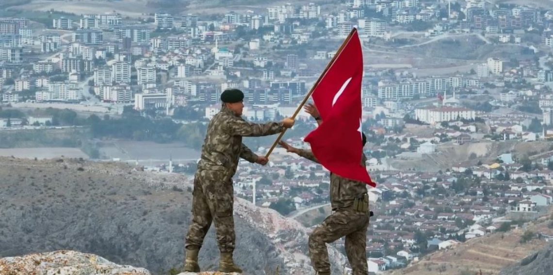 Polis tarafından hazırlanan Cumhuriyet Bayramı klipi izleyenleri duygulandırdı