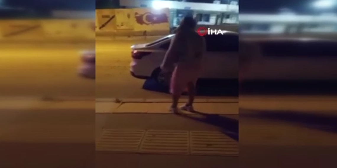 Elazığ’da bir kadın, tartıştığı şahsın arabasına saldırdı