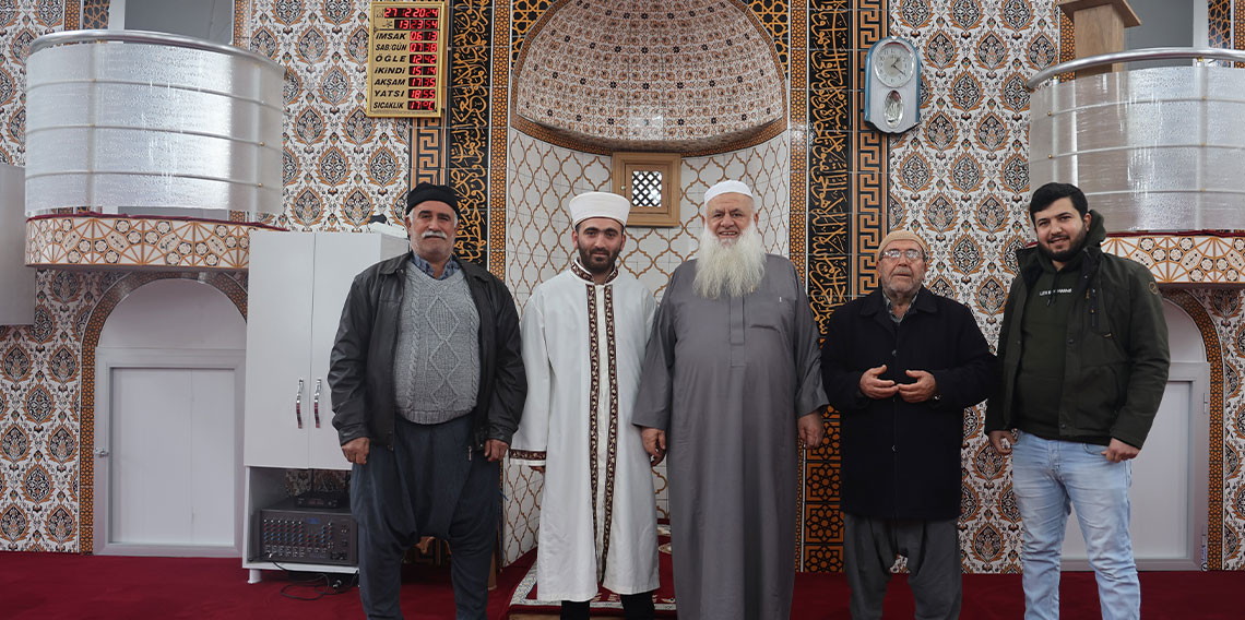 12 yıl sonra ülkesine dönecek olan Suriyeli hayırsever yaşadığı mahalleye cami yaptırdı