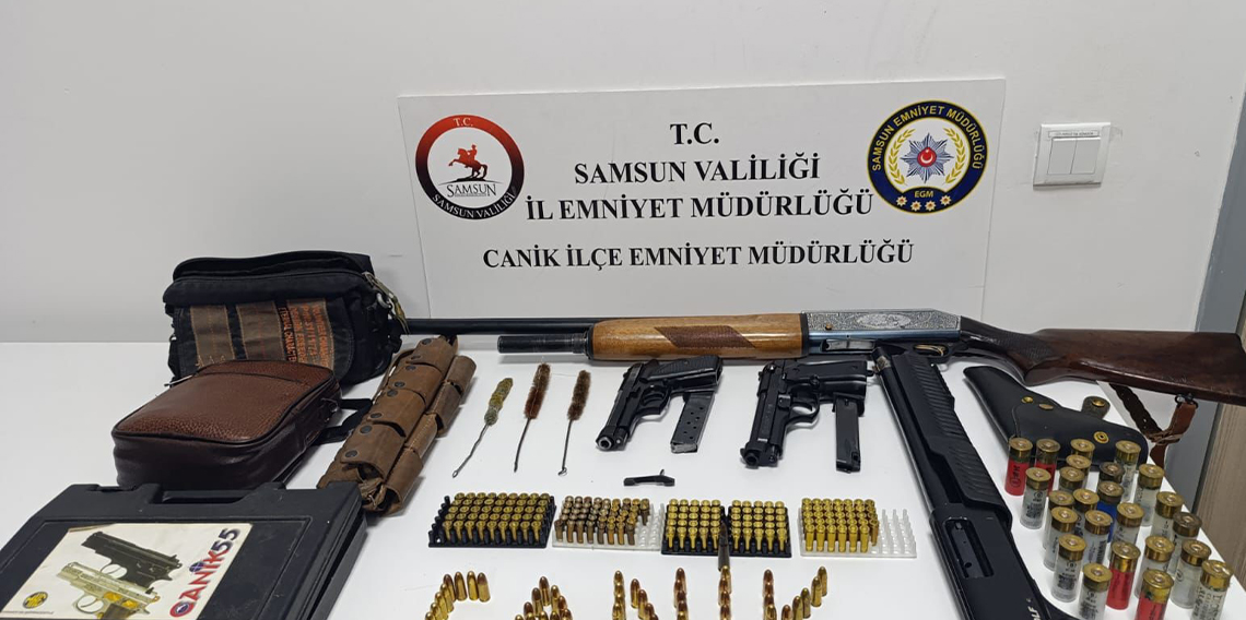 Samsun’da bir evde çok sayıda silah ve mühimmat ele geçirildi