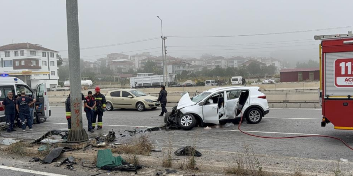 Samsun’da SUV araç direğe çarptı