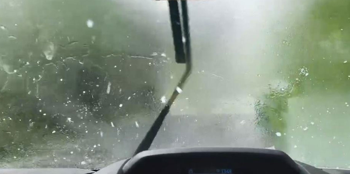 Artvin'de dolu yağışına silecekler yetişmedi