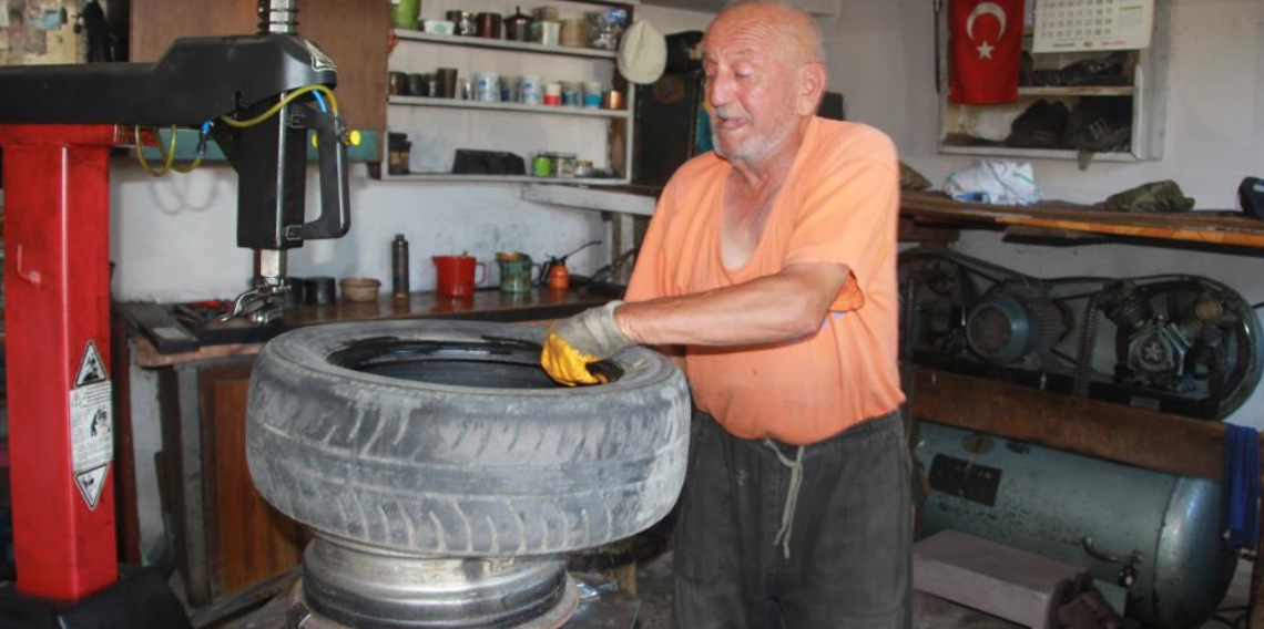 Mesleğe 55 yılını verdi, şimdi çırak arıyor