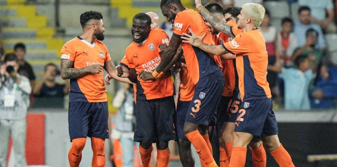 St. Patrick's'i deviren Başakşehir Konferans Ligi biletini kaptı!