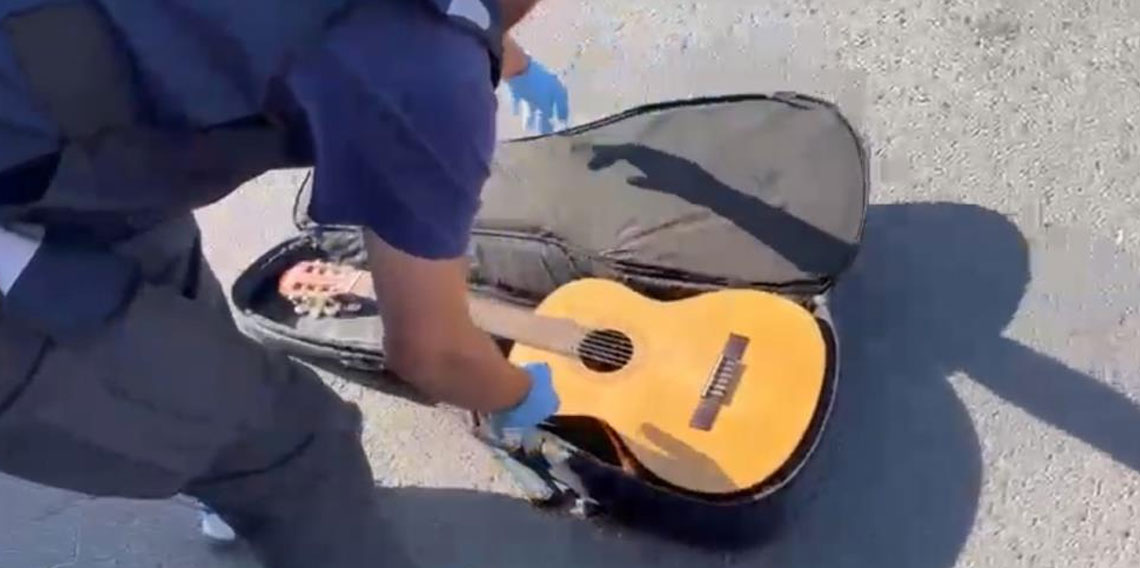 Gitar çantasındaki cips paketinden uyuşturucu çıktı!