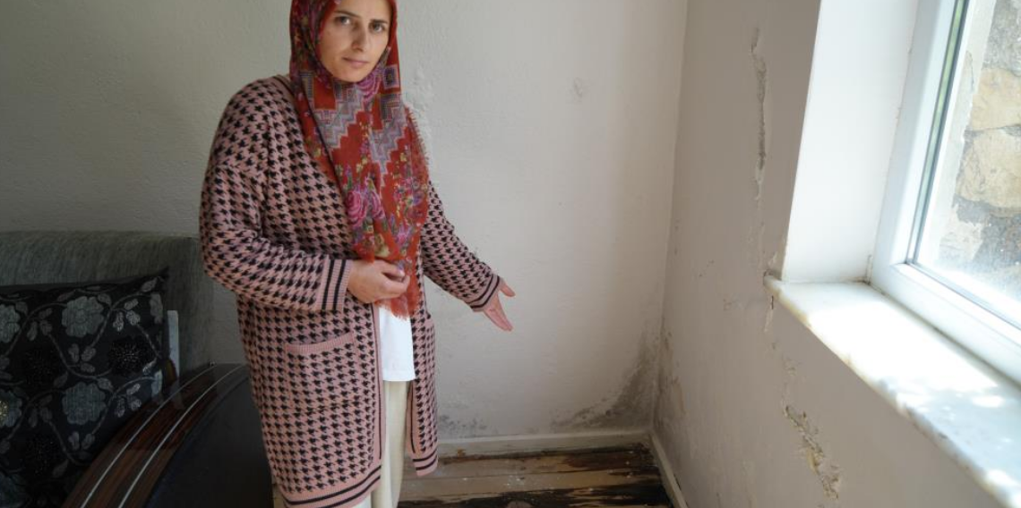 Bayburt’ta bir yıldır evlerden su çıkıyor: Duvarlar çatladı, aileler tedirgin