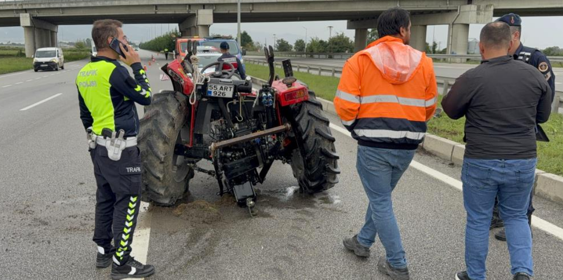 Samsun'da kamyonet traktöre çarptı: Sürücüler yaralandı