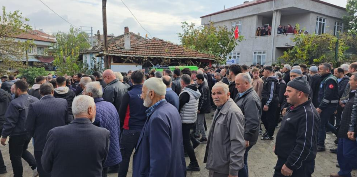 İstanbul'da iş kazasında ölen genç, Samsun'da toprağa verildi
